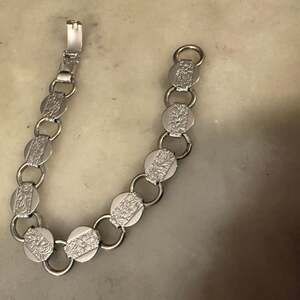 Sarah Coventry YOUNG AND GAY, Book Chain Bracelet